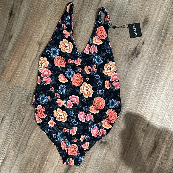 SKATIE One Piece - Picture 3 of 5